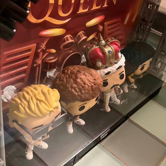Funko Pop Queen Wembley Stadium Deluxe Vinyl Moment - collectors piece - Picture 7 of 8